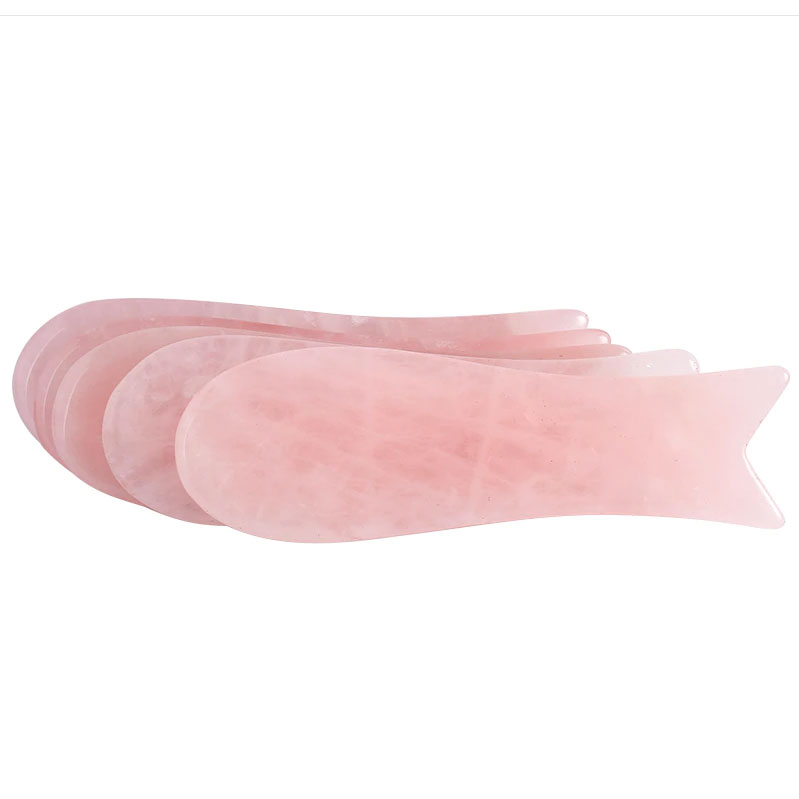Фото: Скребок ГуаШа из розового кварца рыбка